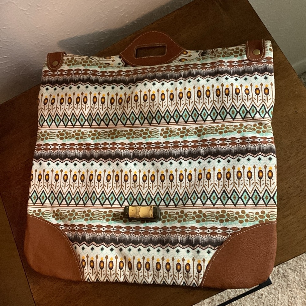 Chateau Tribal Clutch - Picture 2 of 9